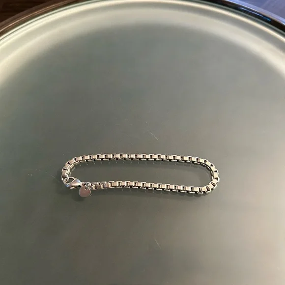 TIFFANY & CO. VENETIAN LINK STERLING SILVER BRACELET - Picture 2 of 8